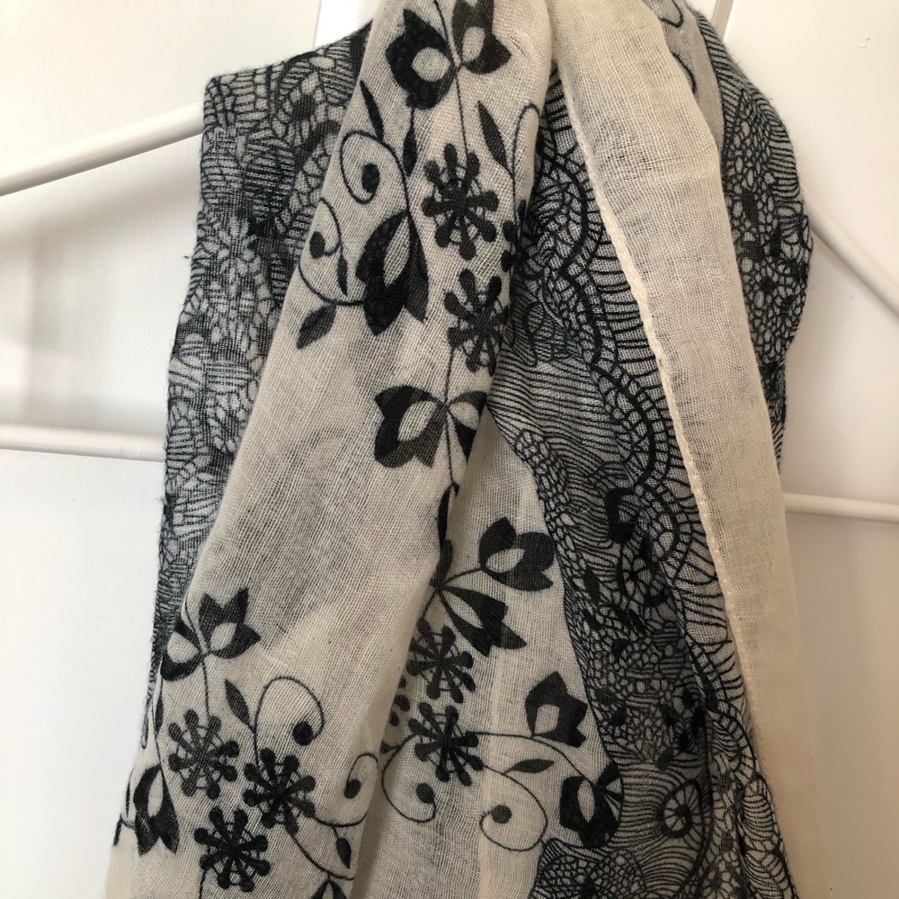 Black and Cream Scarf